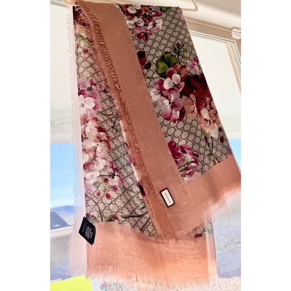 Like New: Gucci Blooms Modal Silk Shawl/Scarf, 140x140cm, Pink Floral 2016-2017 - Picture 14 of 16